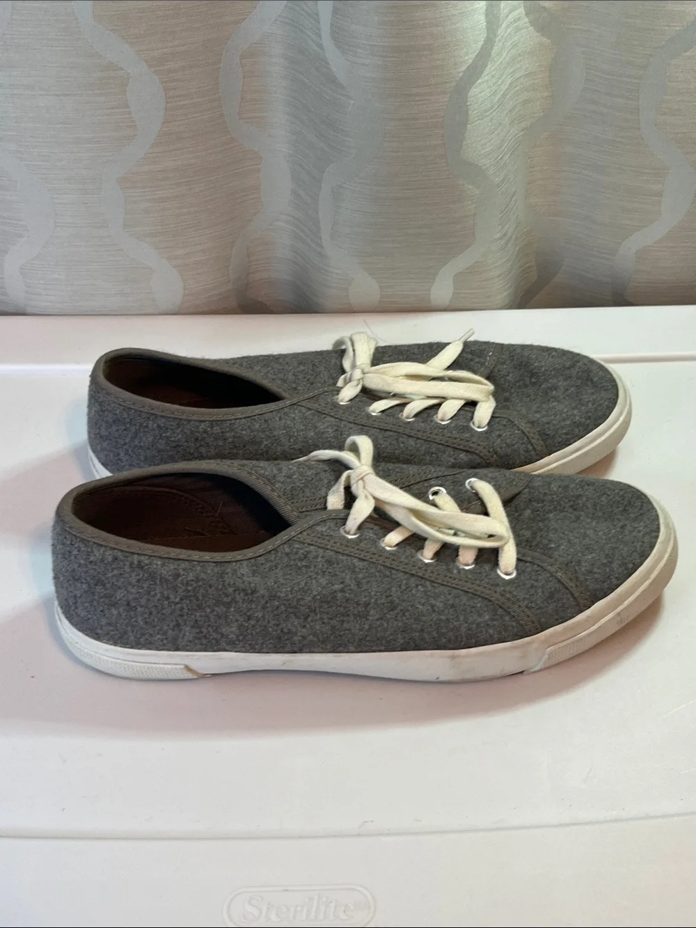 Old Navy Low Top Canvas Sneakers Gray Size 9